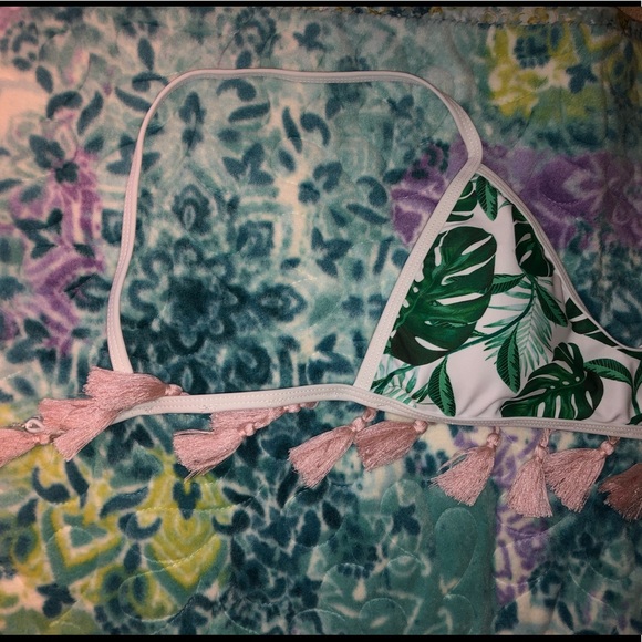 printed Hawaiian bathing suit top with fringe - Picture 2 of 4